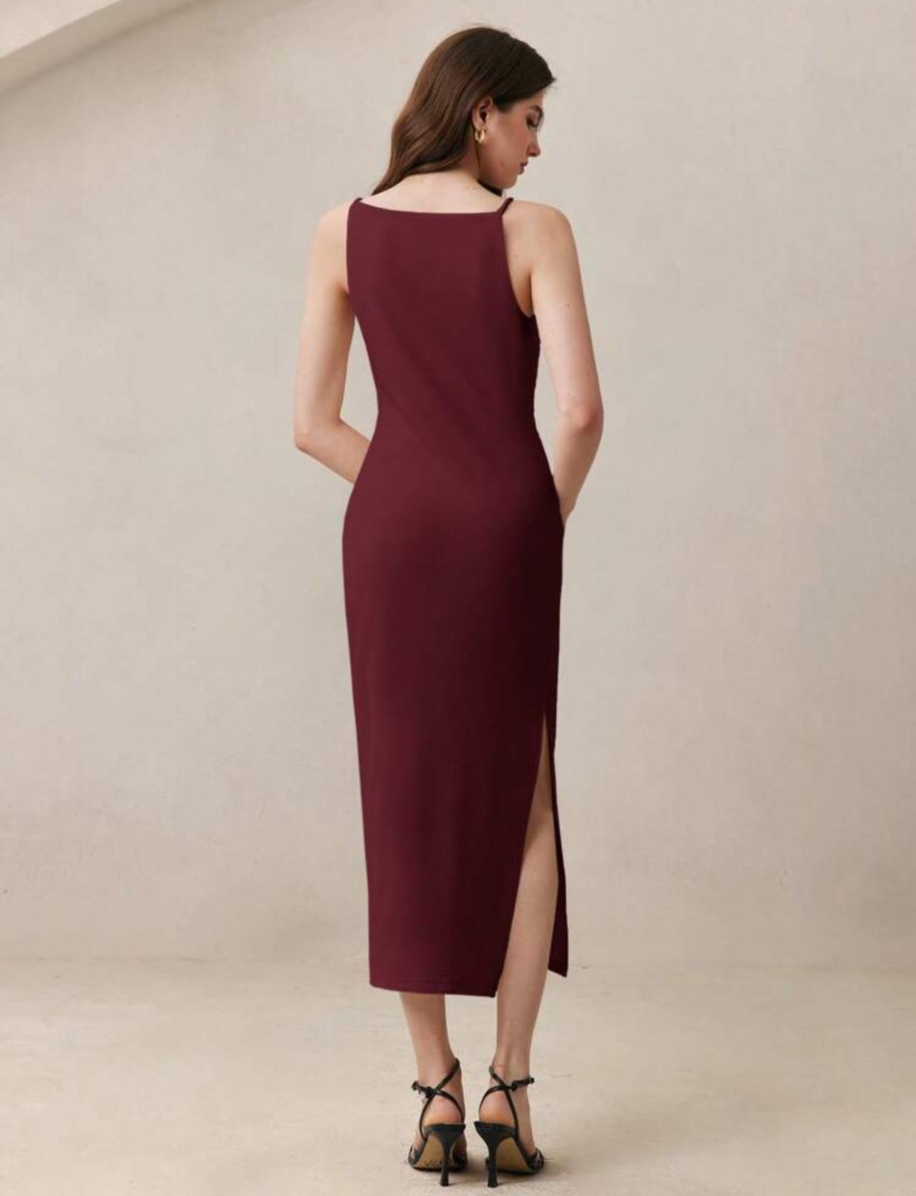 Vestido rojo burdeos largo con tirantes finos