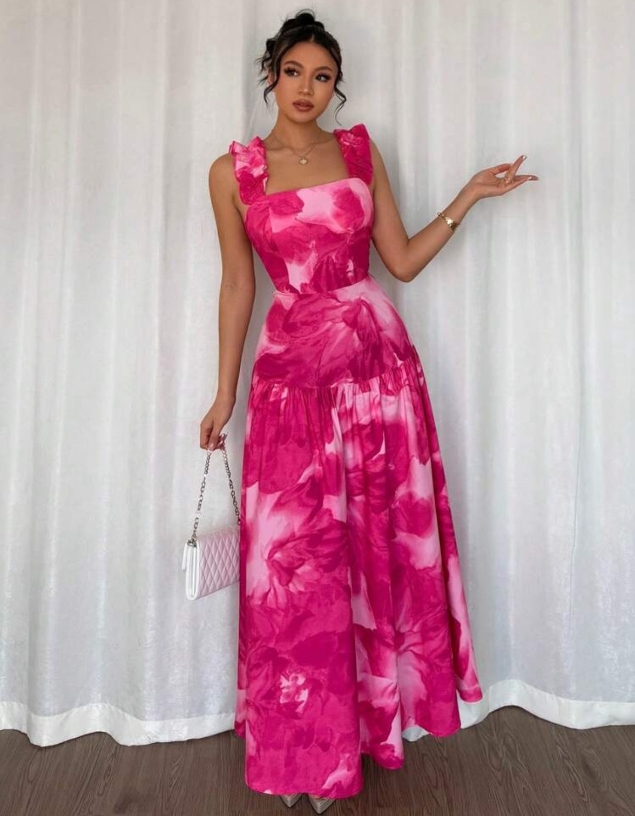Vestido rosado con estampado floral rosado