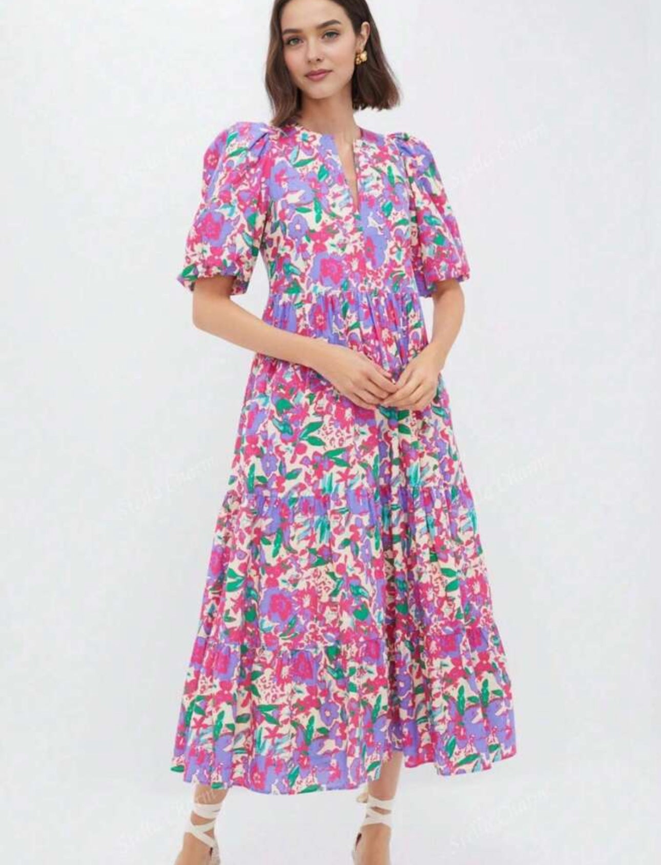 Vestido con estampado floral rosado, morado y verde
