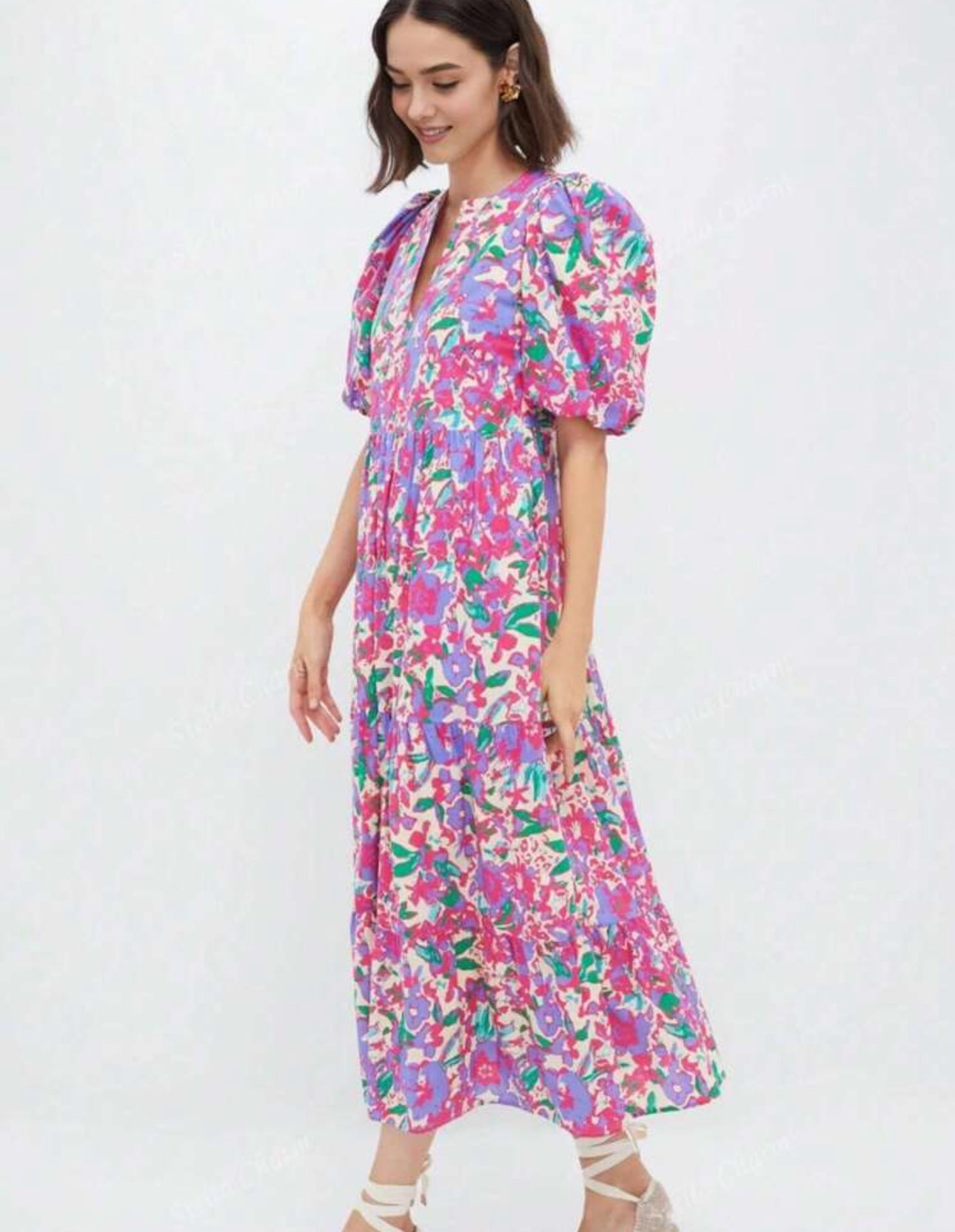 Vestido con estampado floral rosado, morado y verde