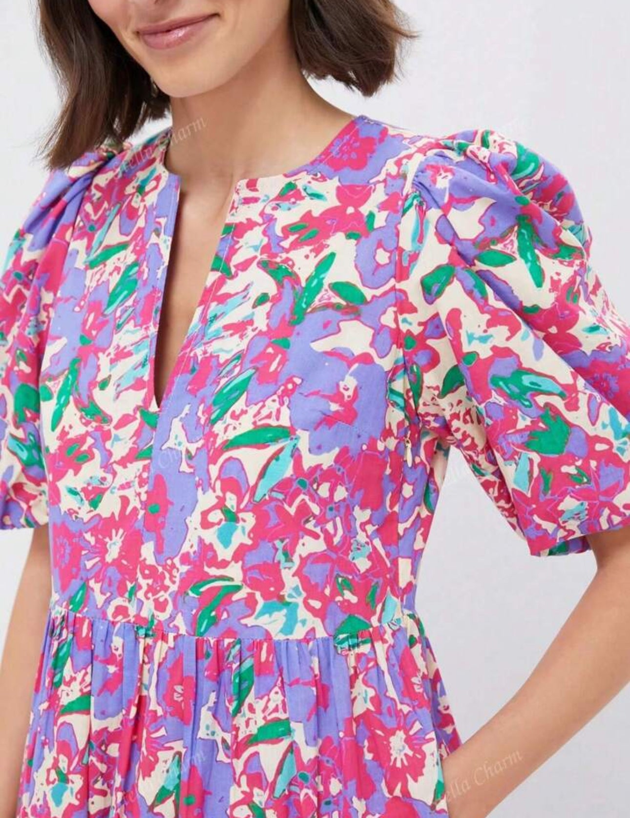Vestido con estampado floral rosado, morado y verde