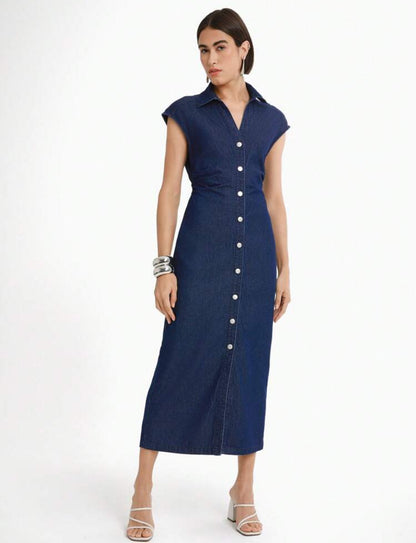 Vestido recto de mezclilla azul oscuro con botones