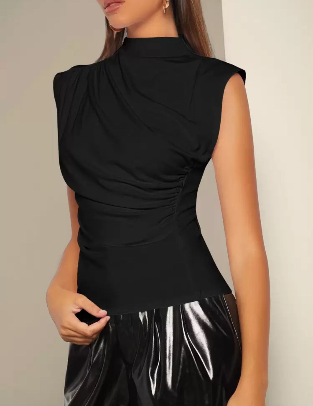 Camisa negra con fruncido