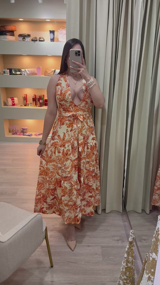 Vestido anaranjado con estampado floral