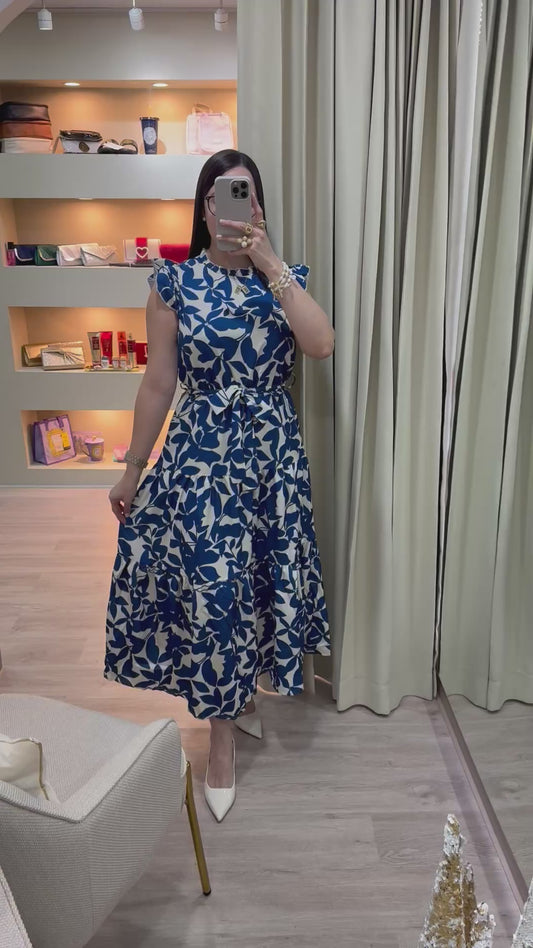 Vestido maxi beige con estampado floral azul