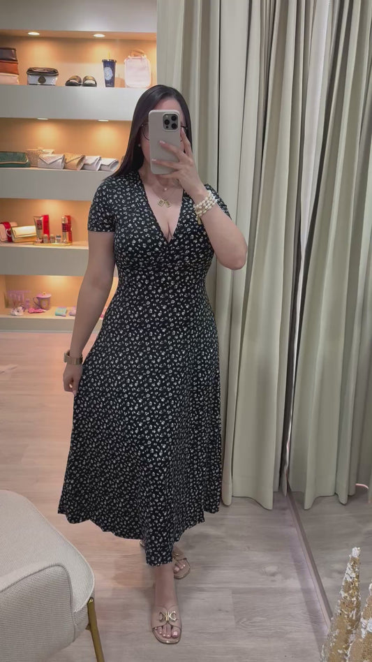Vestido negro cuello V manga corta estampado floral