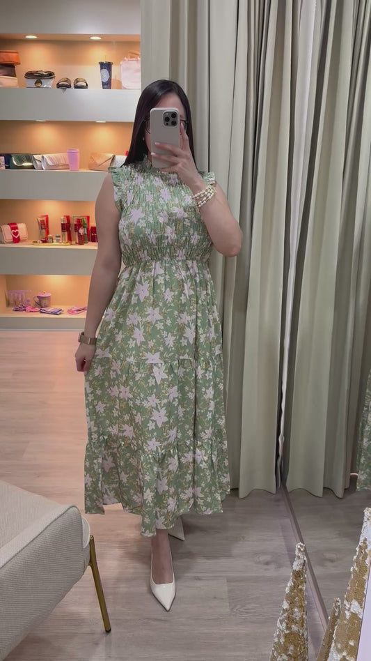 Vestido largo color verde claro con flores beige