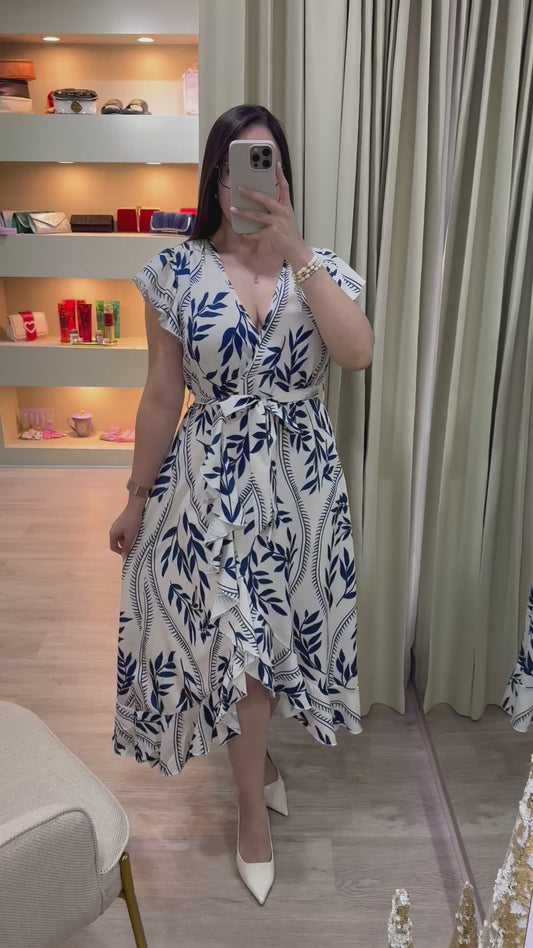 Vestido blanco con estampado floral azul cuello en V