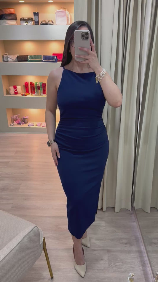 Vestido azul largo con tirantes finos