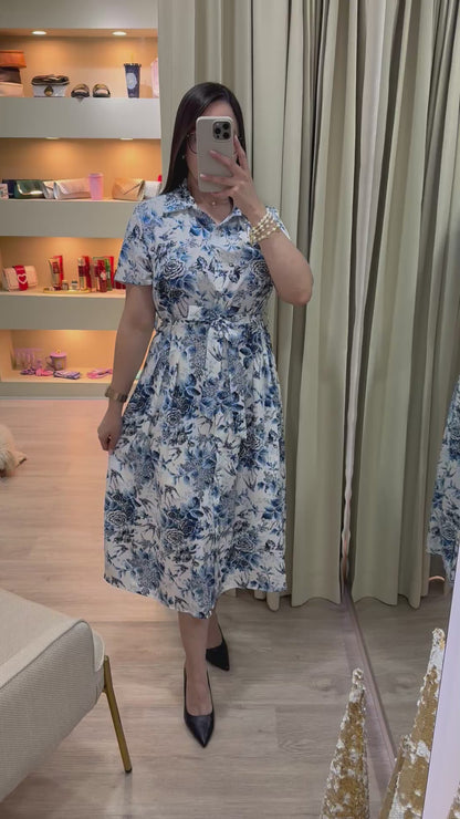 Vestido casual blanco estampado floral azul claro