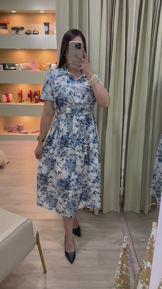 Vestido casual blanco estampado floral azul claro