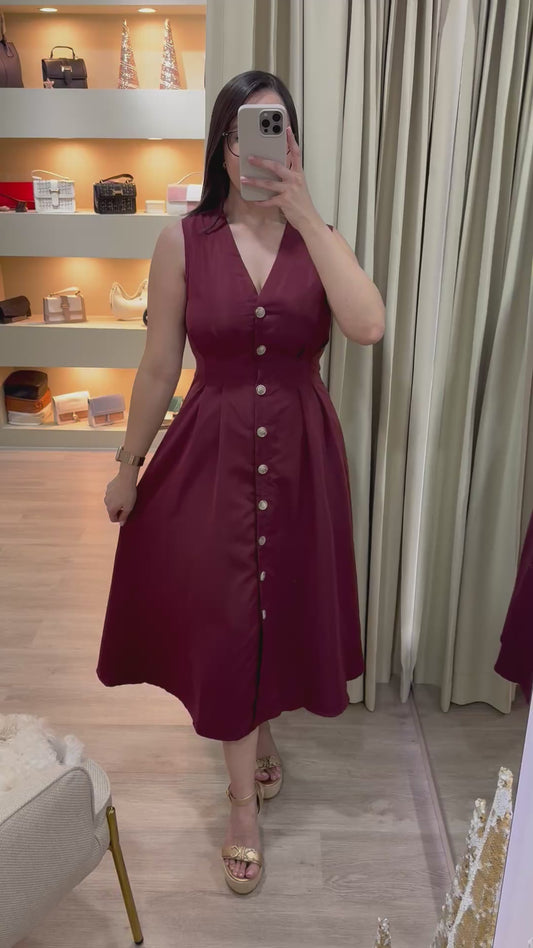 Vestido rojo elegante con cuello en V