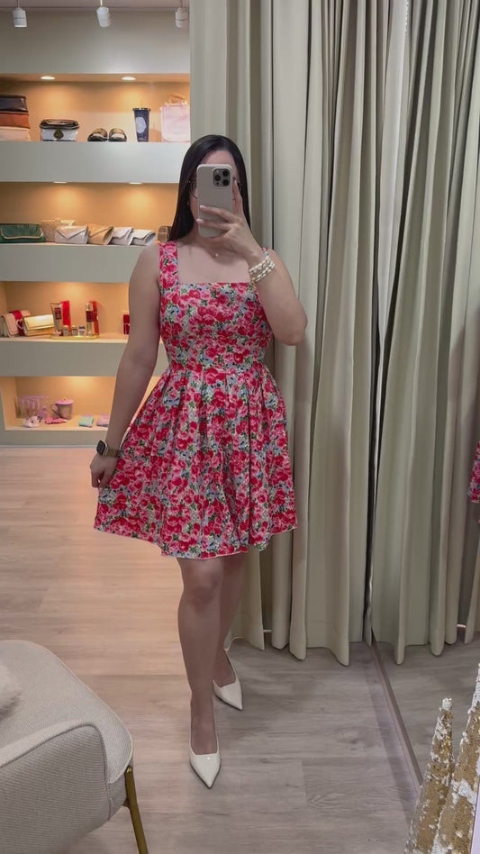 Vestido rosado corto estampado floral