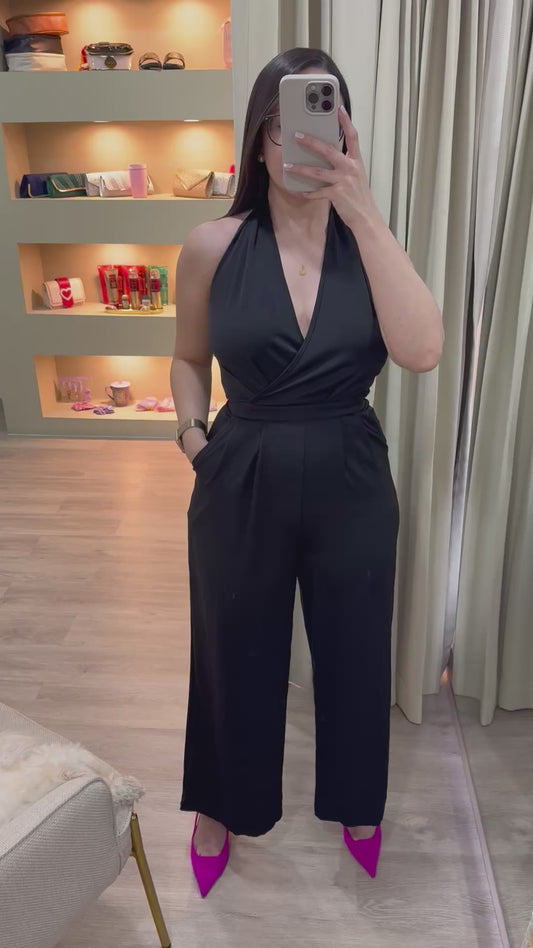 Jumpsuit negro de pierna ancha y escote halter