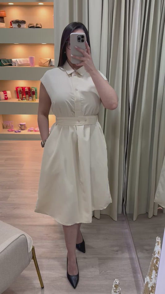 Vestido beige casual con botones