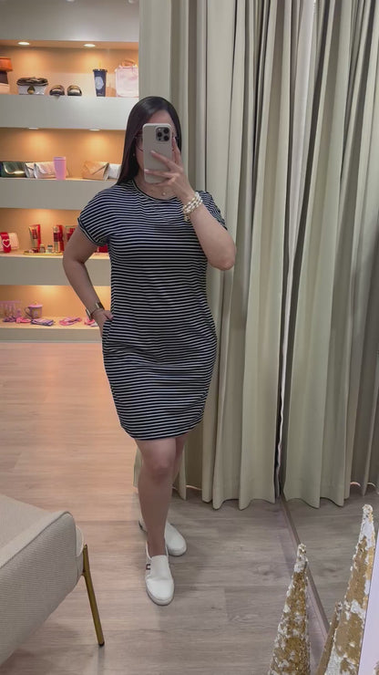Vestido estilo camiseta con estampado de rayas