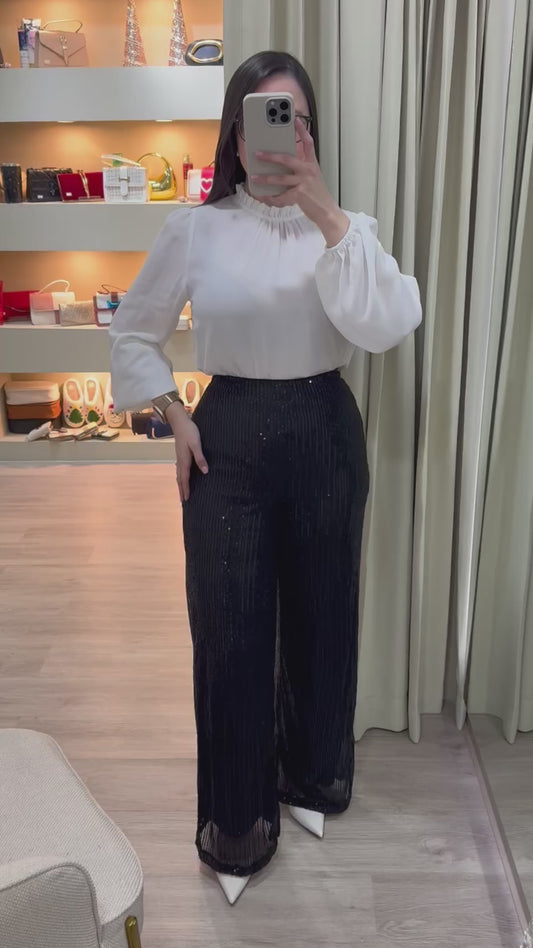 Camisa blanca de manga de farol y cuello fruncido