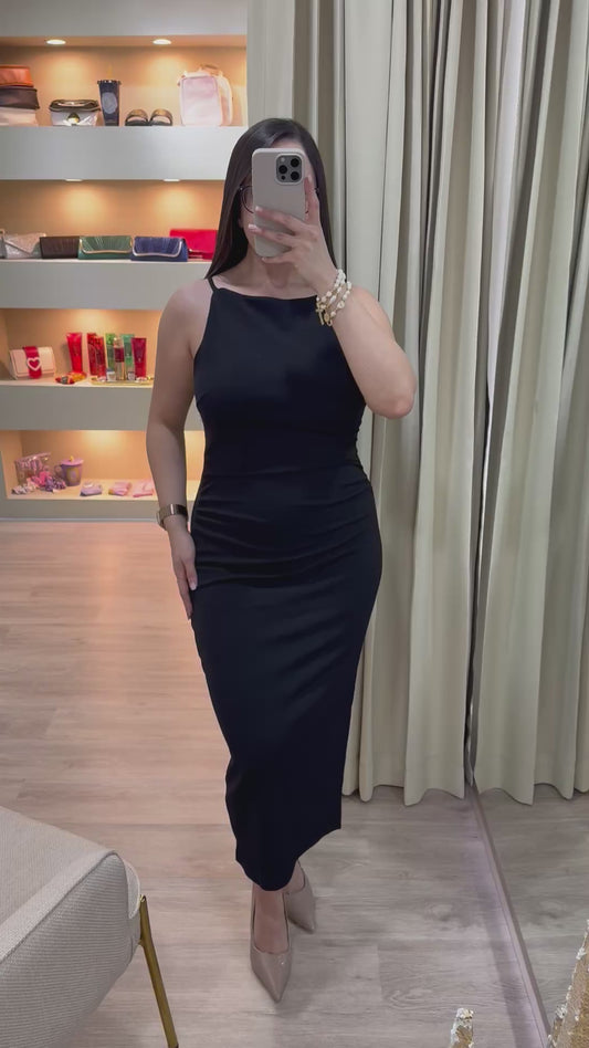Vestido negro de tirantes finos