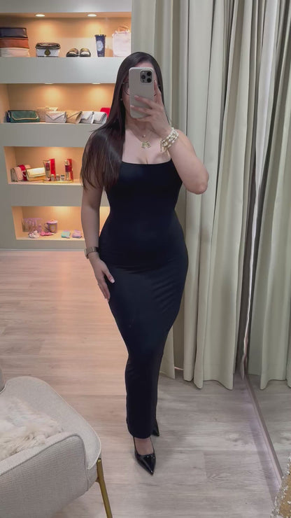 Vestido negro ajustado