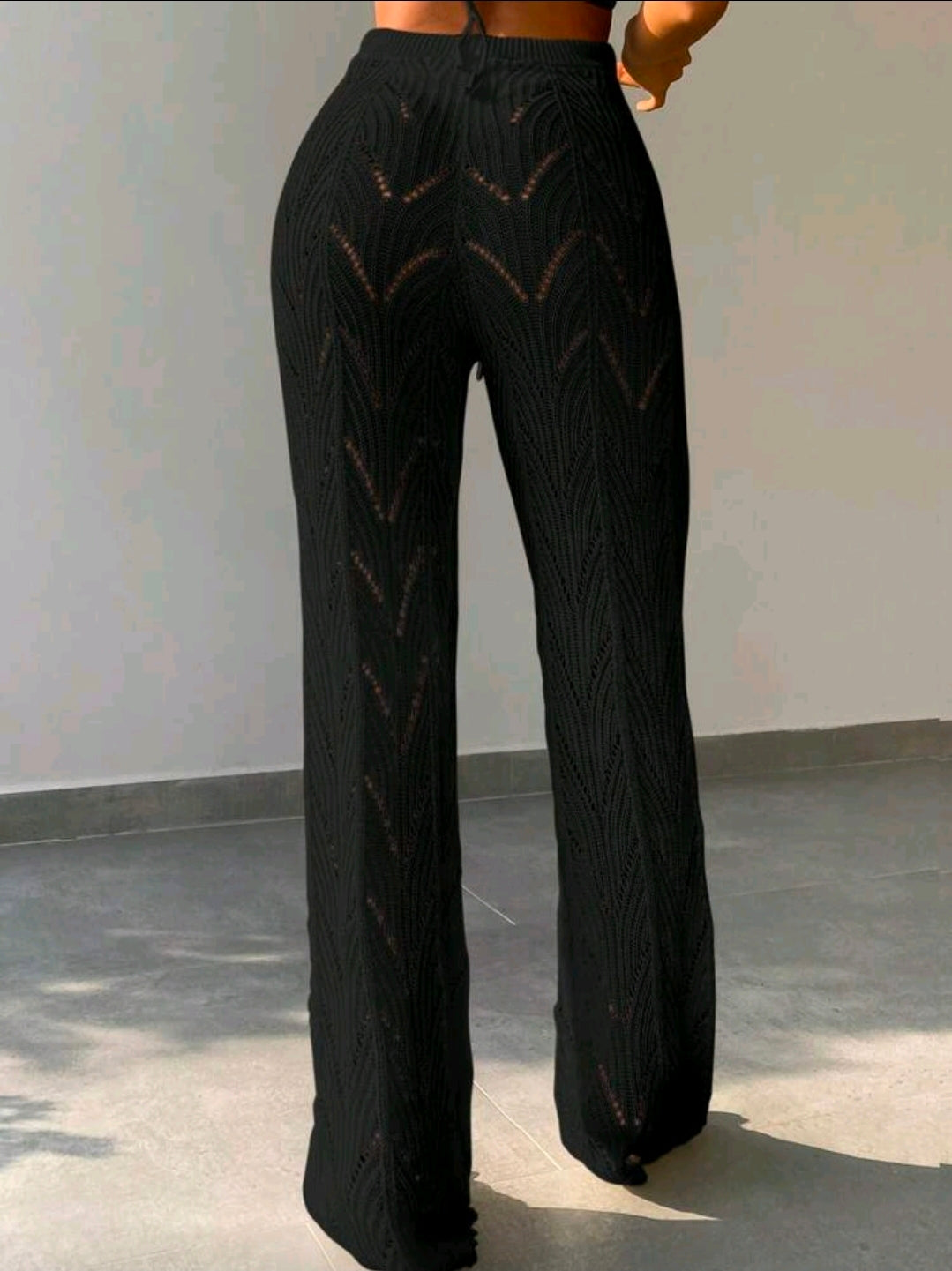 Salida de baño negra estilo pantalón
