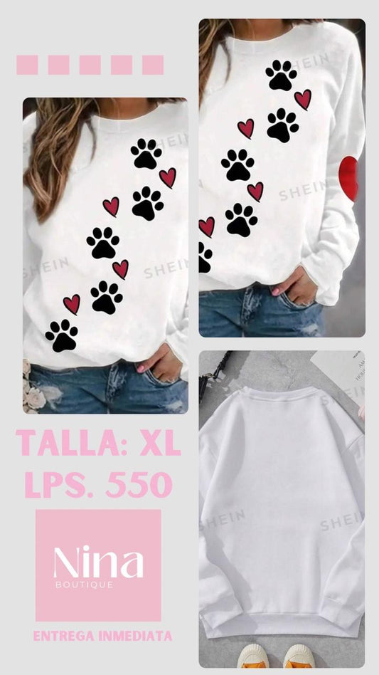 Camisa manga larga con huellitas negras y corazones