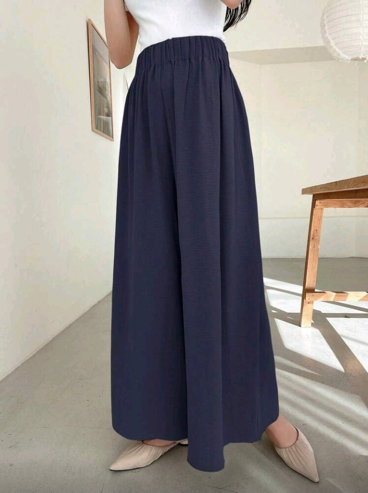 Pantalon azul oscuro ancho y relajado con cintura elástica