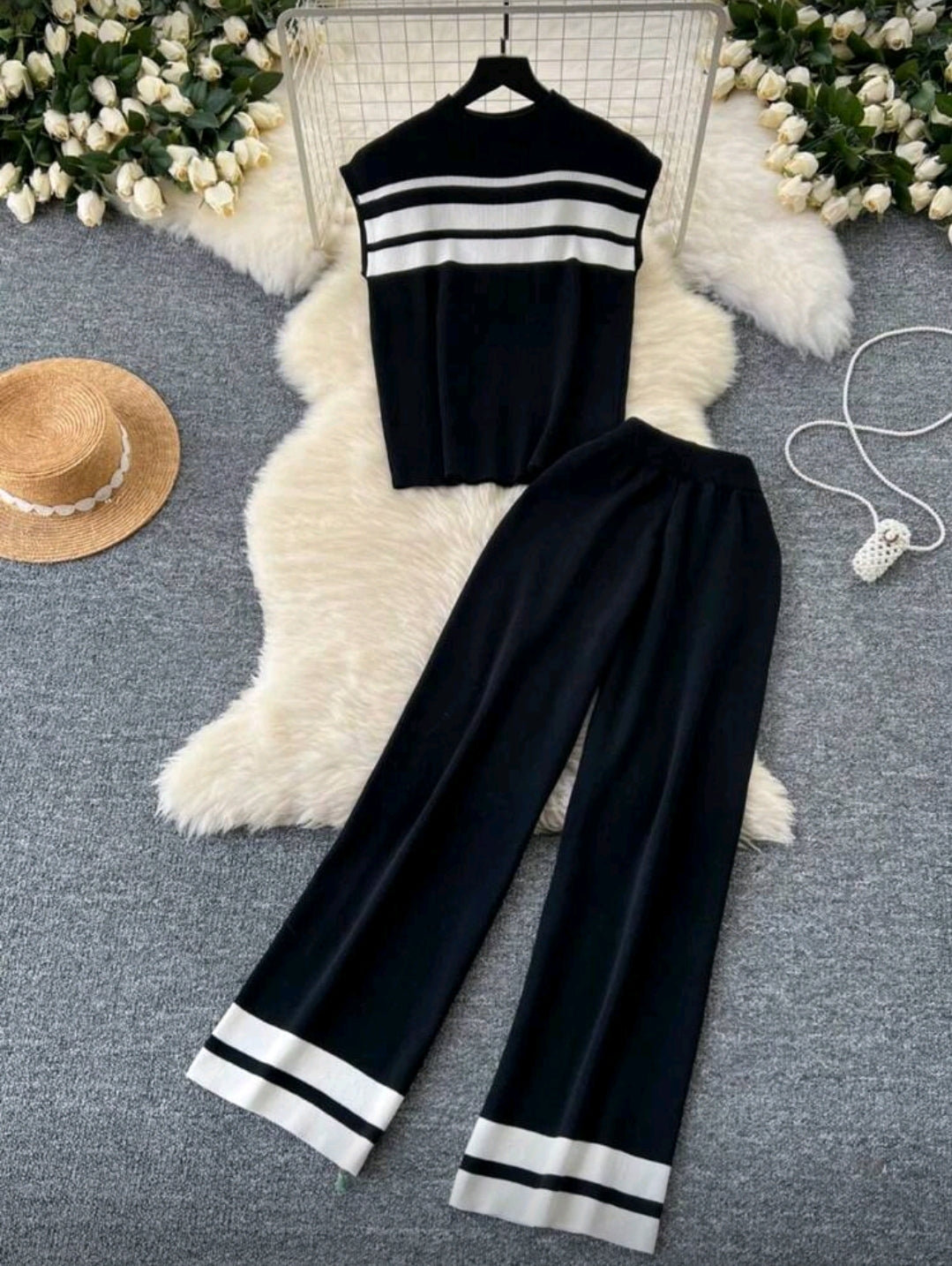 Set Casual y Elegante Negro con Franjas Blancas