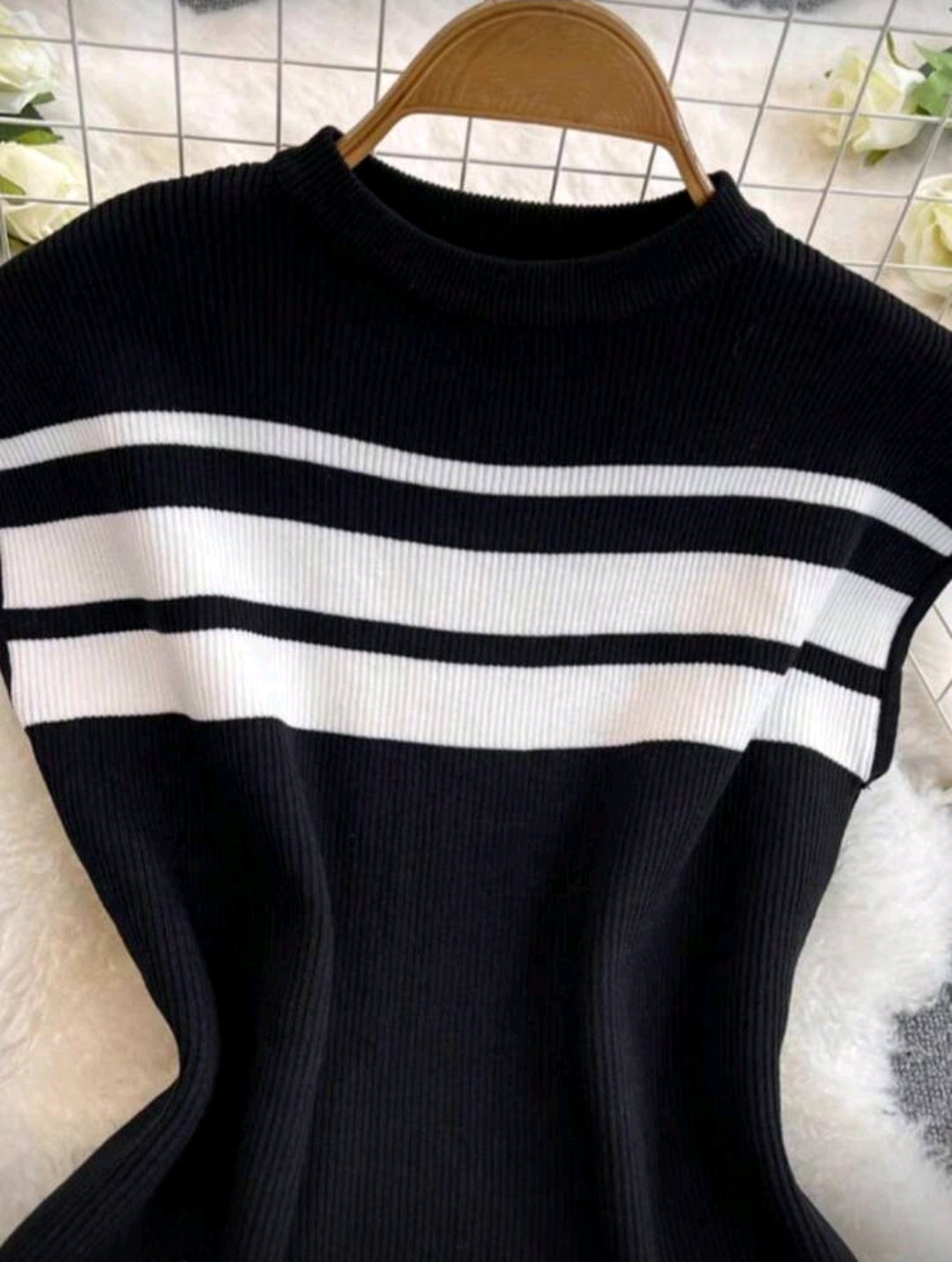 Set Casual y Elegante Negro con Franjas Blancas