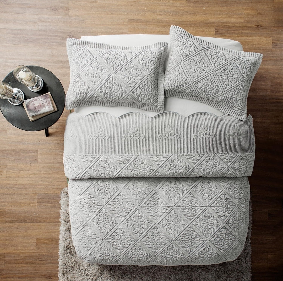 VCNY Home - Quilt Set, Cozy Plush Bedding with Matching Sham, Elegant Room Decor, 3 Piezas Gris, King