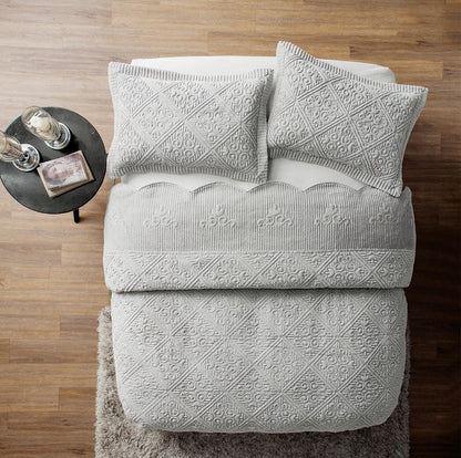 VCNY Home - Quilt Set, Cozy Plush Bedding with Matching Sham, Elegant Room Decor, 3 Piezas Gris, King