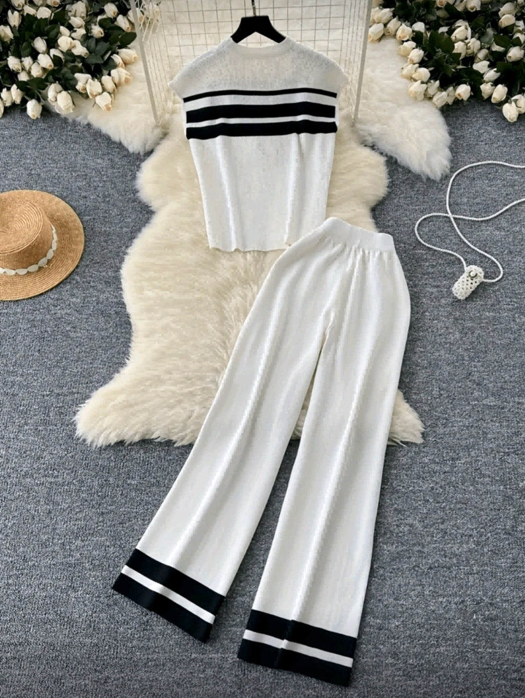 Set Casual y Elegante Blanco con Franjas Negras