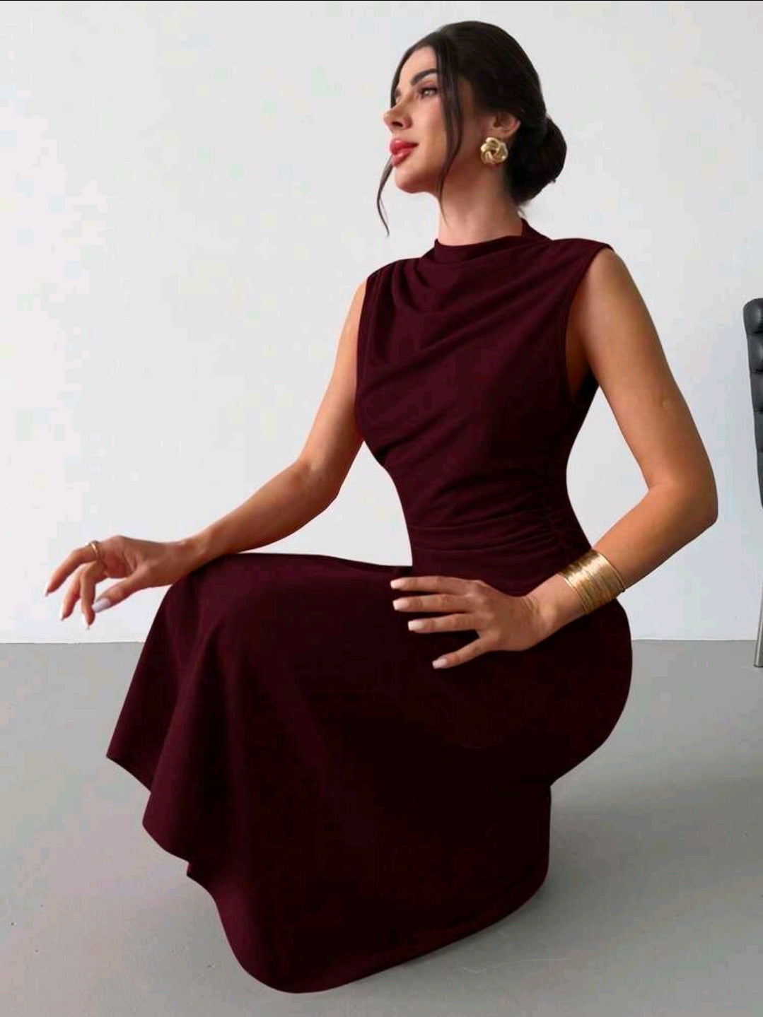 Vestido rojo oscuro largo plisado sin mangas