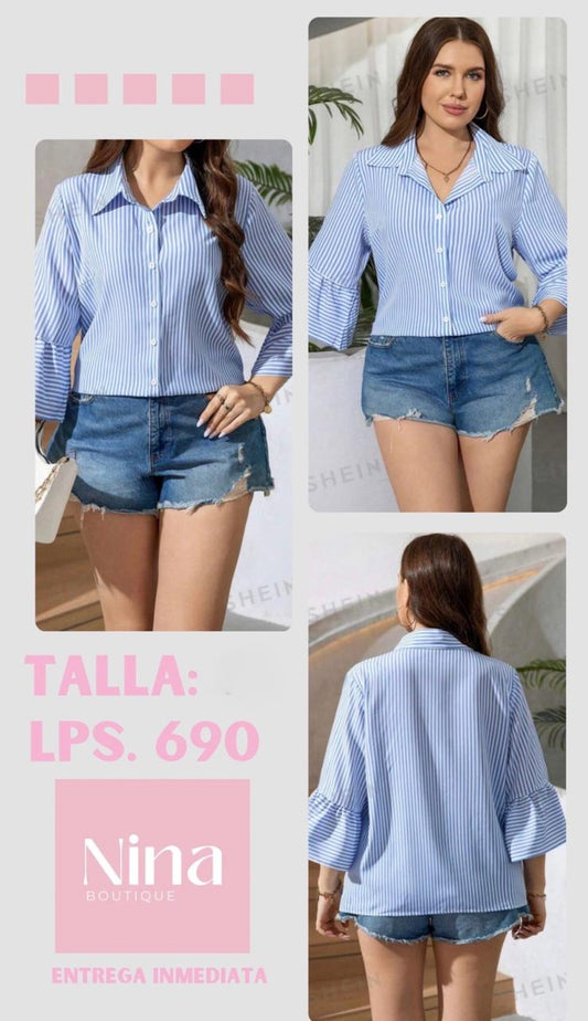 Camisa azul con franjas blancas y de mangas largas holgadas