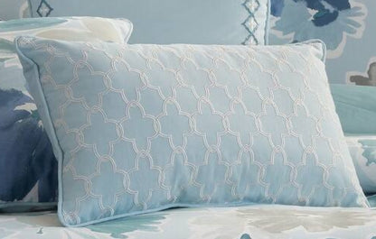 J. Queen Boudoir Pillow, 1 cojin decorativo rectangular pequeño azul
