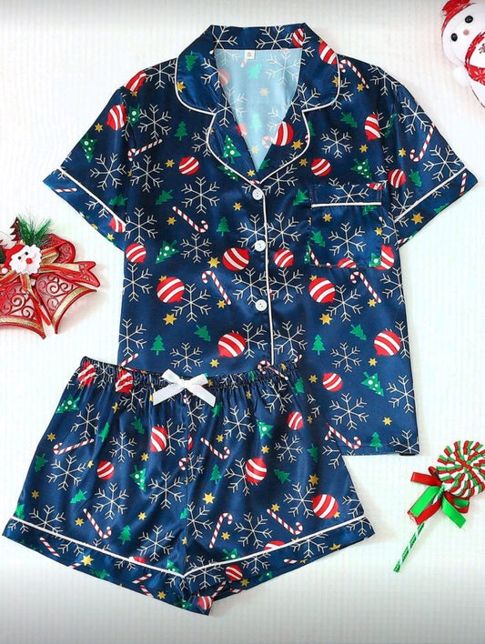 Conjunto de pijama azul con diseño navideño
