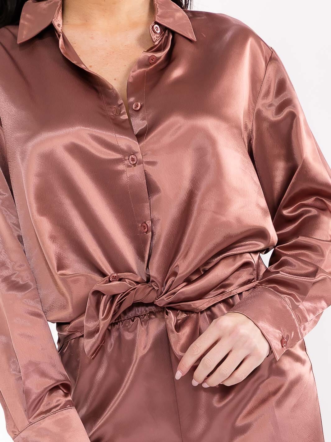 Set de 2 piezas satinado de blusa manga larga y pantalón con cintura elástica color café