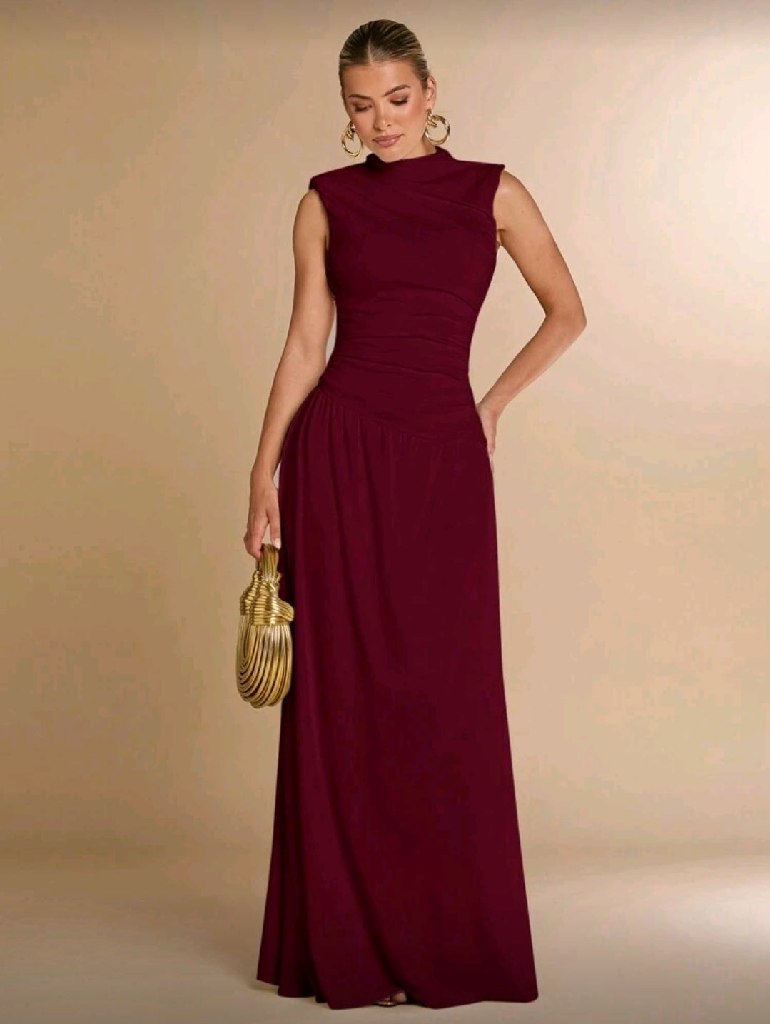 Vestido Rojo Oscuro Elegante con Cuello Alto