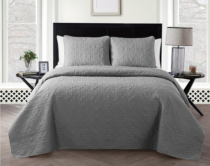VCNY Home - Quilt Set, Lightweight Bedding with Matching Shams, Embossed Textured, Floral Home Decor, 3 Piezas  Gris, King