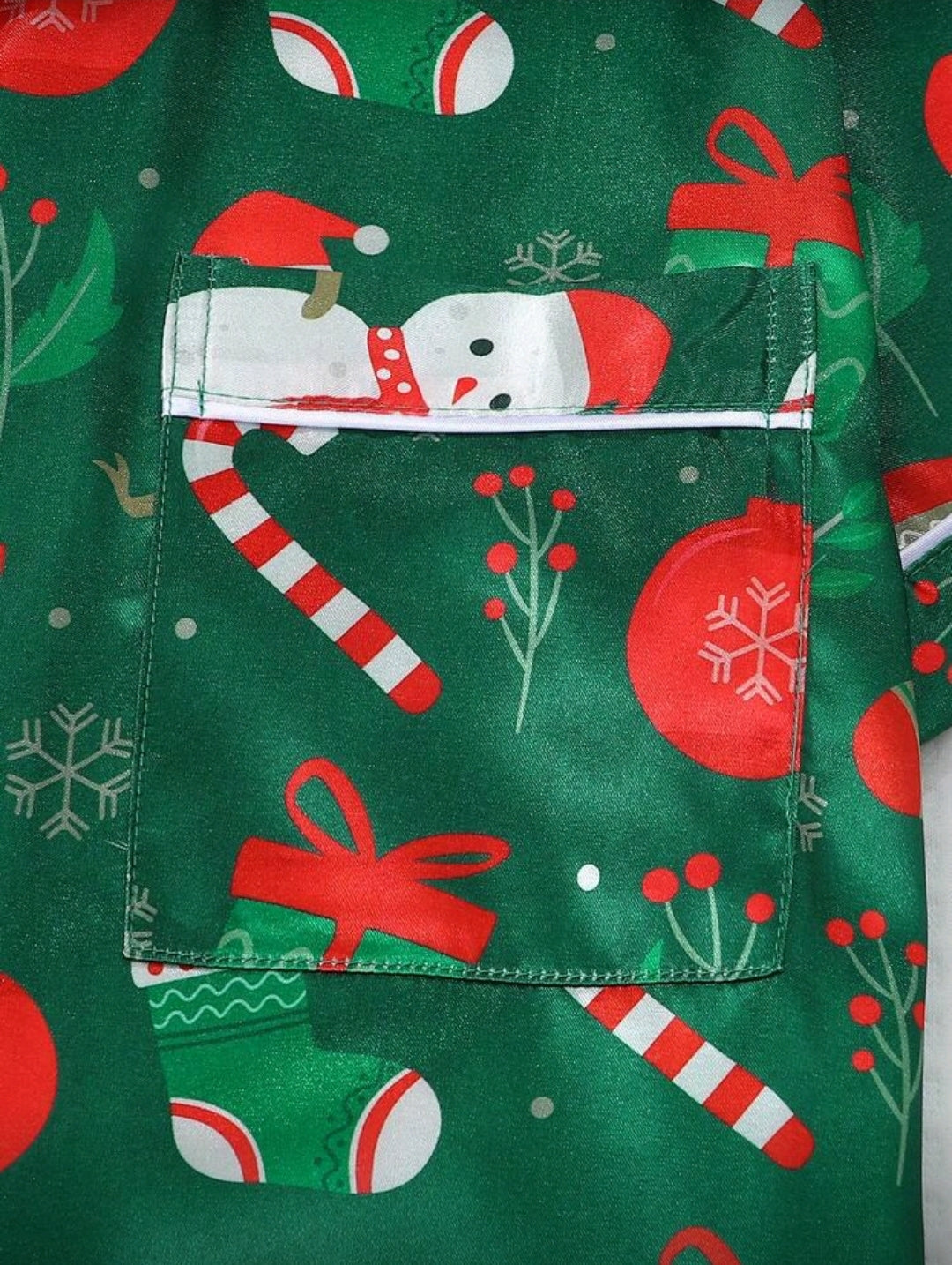 Pijama Navideña Verde de Mujer con detalles Rojos y Blancos