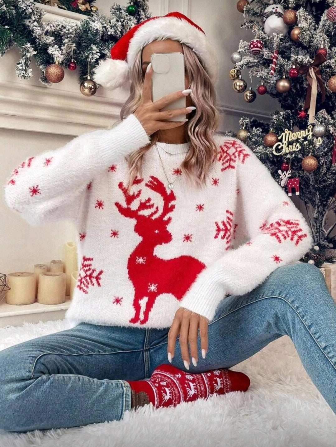 Sueter Blanco con Reno y Copos de Nieve Rojos