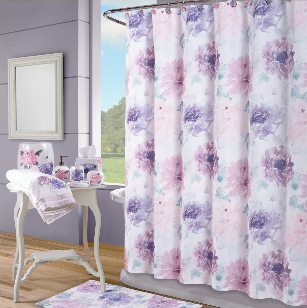 Royal Court Home - Ashleigh Shower Curtain 72W x 72L
100% Polyester Machine Washable, 1 Cortina de Baño Morada/Rosada