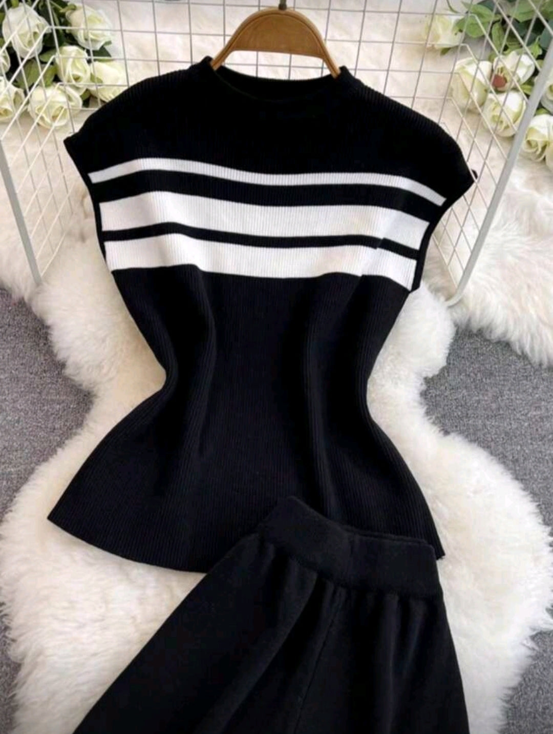 Set Casual y Elegante Negro con Franjas Blancas