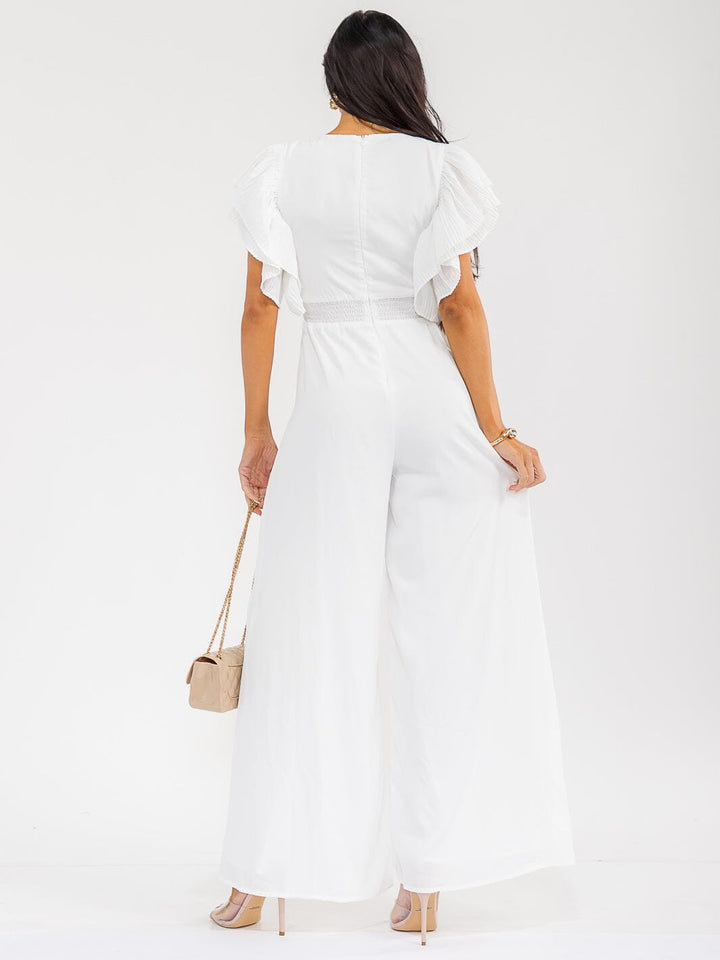 Jumpsuit blanco de pierna ancha con escote cruzado y mangas cortas con volantes