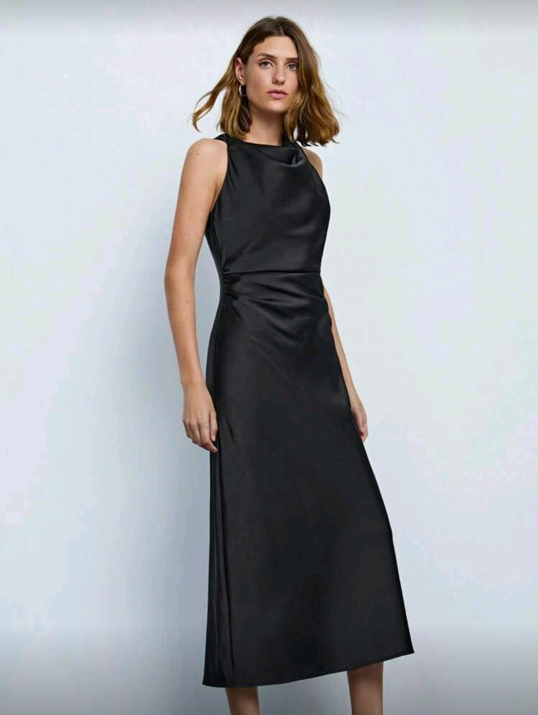 Vestido negro Midi de Satin con Cuello Fruncido