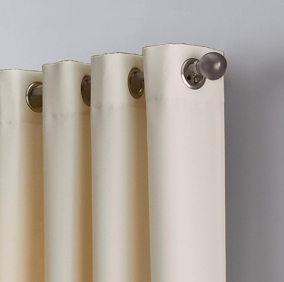 Curtainworks Kendall Color Block Grommet Curtain Panel, 95 pulgadas, Cream/Black, 1 cortina