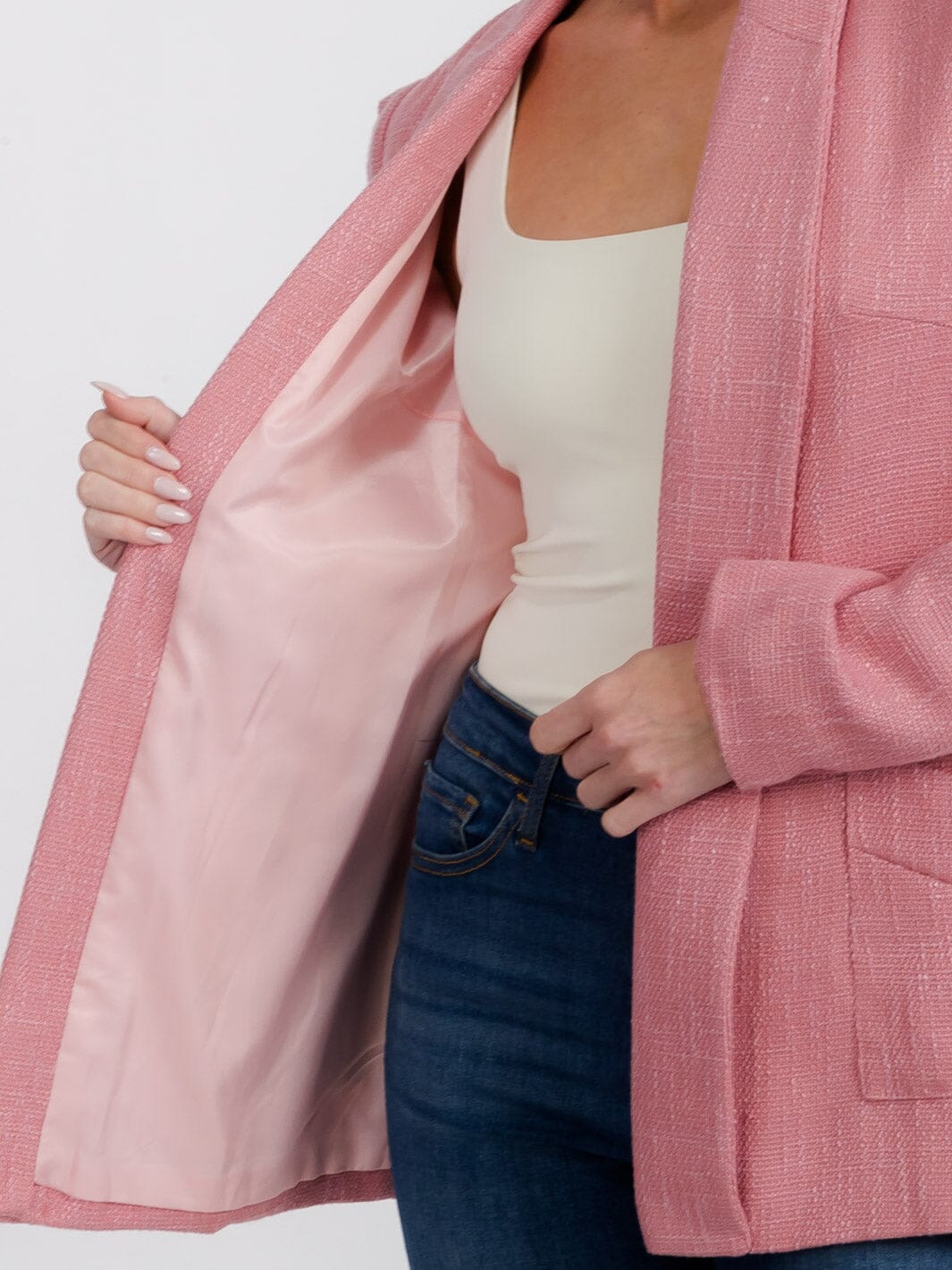 Blazer Rosado con Hombros Detallados