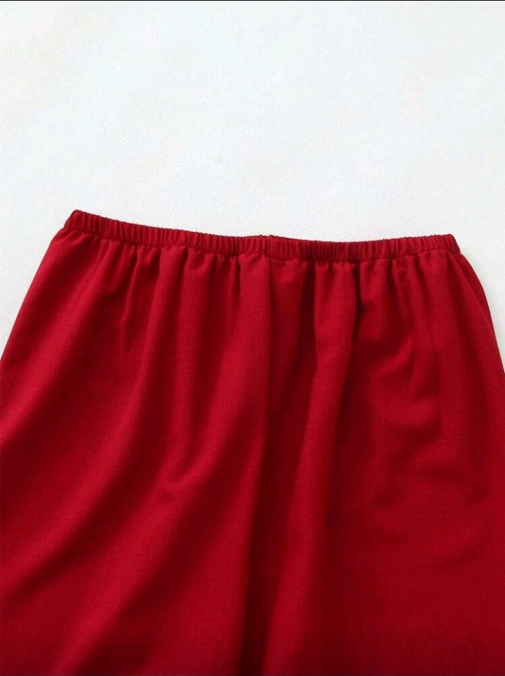 Pijama roja de pantalón y camisa manga corta con detalles blancos