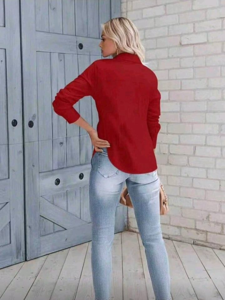Camisa casual roja manga larga y de botones