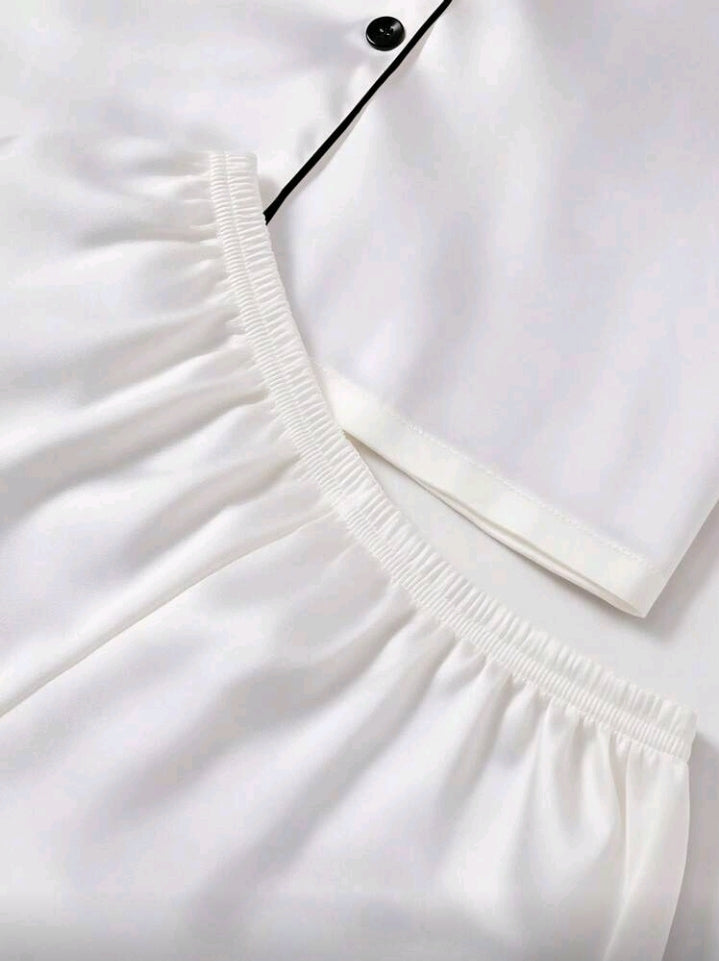Conjunto de pijama blanca satinada de 3 piezas