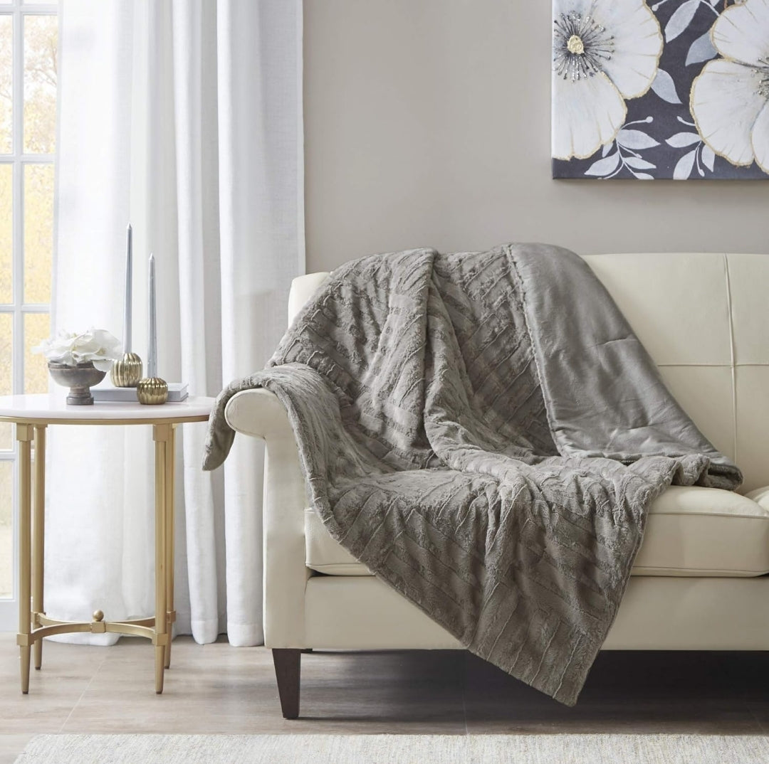 Madison Park Arctic Luxury Ultra Alternative Throw 50x60 Geometric Premium Soft Cozy Long Fur Plush For Bed, Couch or Sofa, 50 in x 60 in, Gris, Colcha